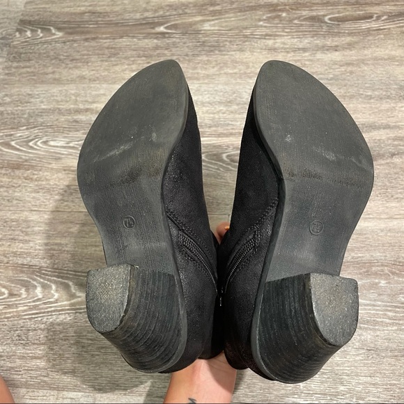 BUCCO / DOUBLE ZIPPER BLACK SUEDE ANKLE BOOTIES - Picture 6 of 6